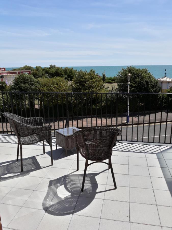 Breakers Bed And Breakfast Истборн Екстериор снимка