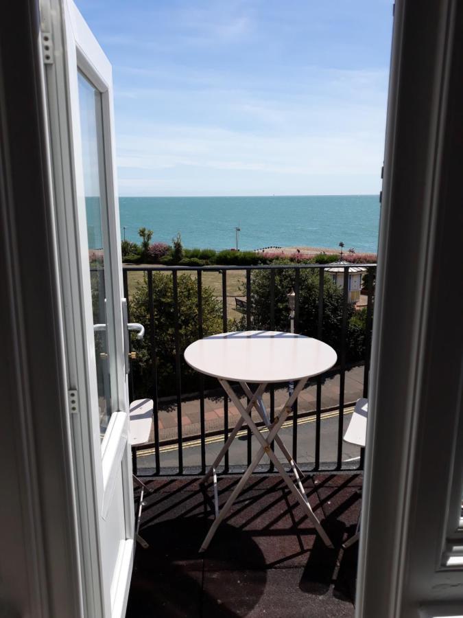 Breakers Bed And Breakfast Истборн Екстериор снимка