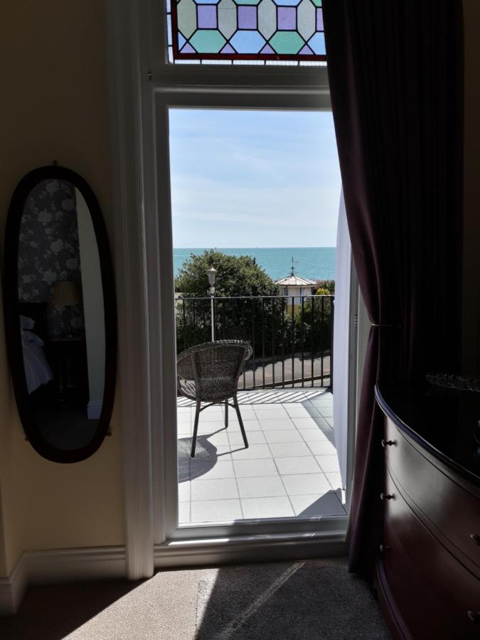 Breakers Bed And Breakfast Истборн Екстериор снимка