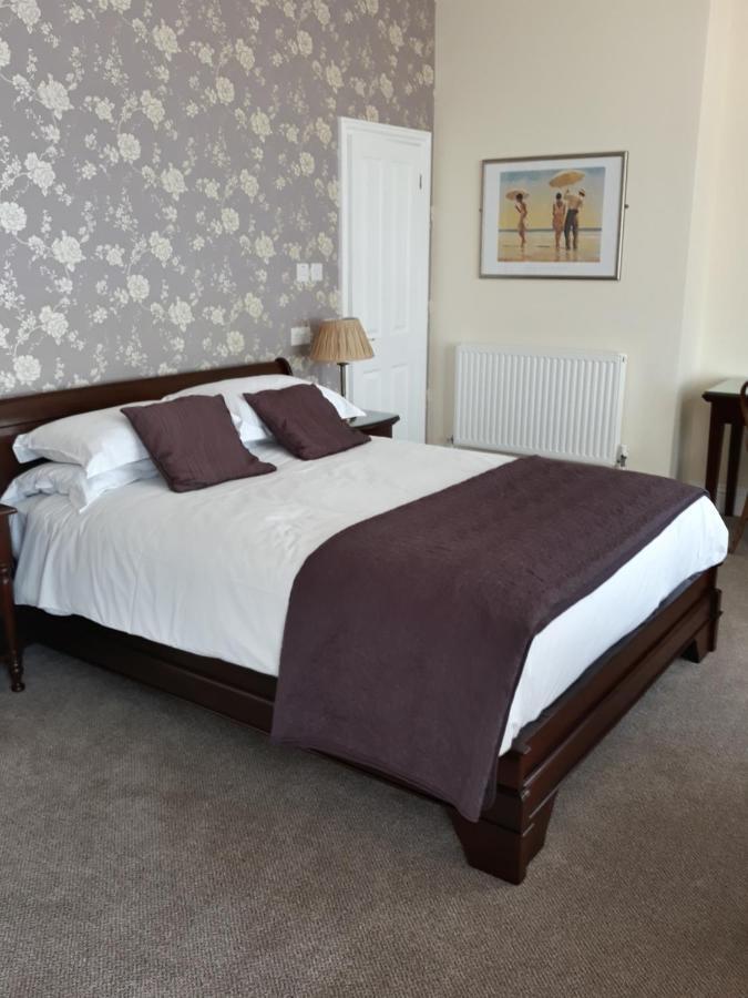 Breakers Bed And Breakfast Истборн Екстериор снимка