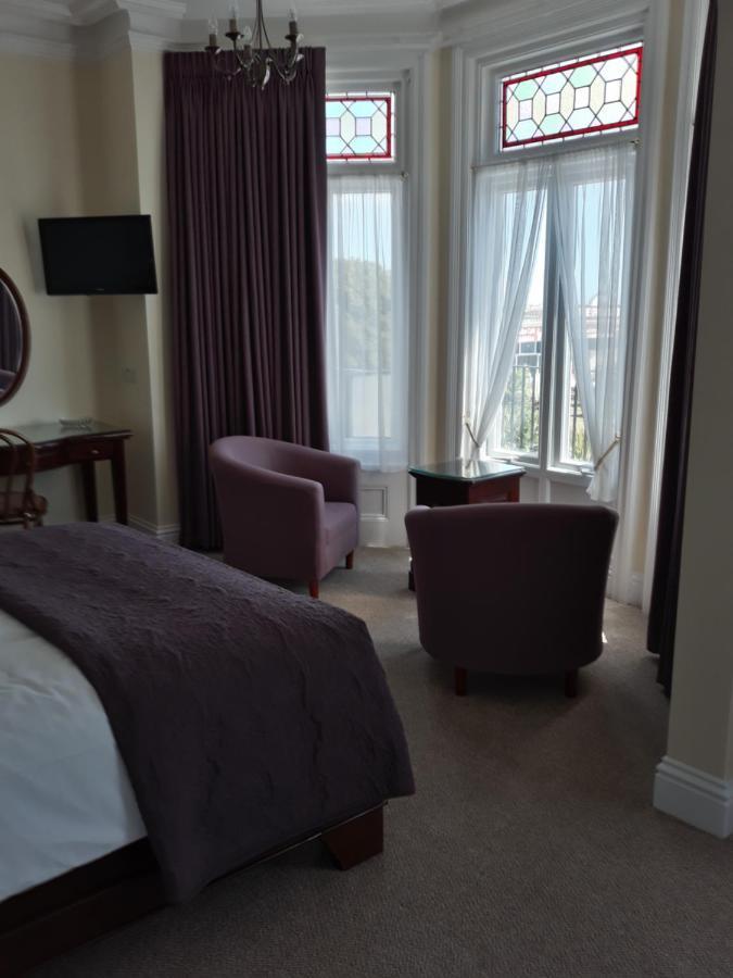 Breakers Bed And Breakfast Истборн Екстериор снимка
