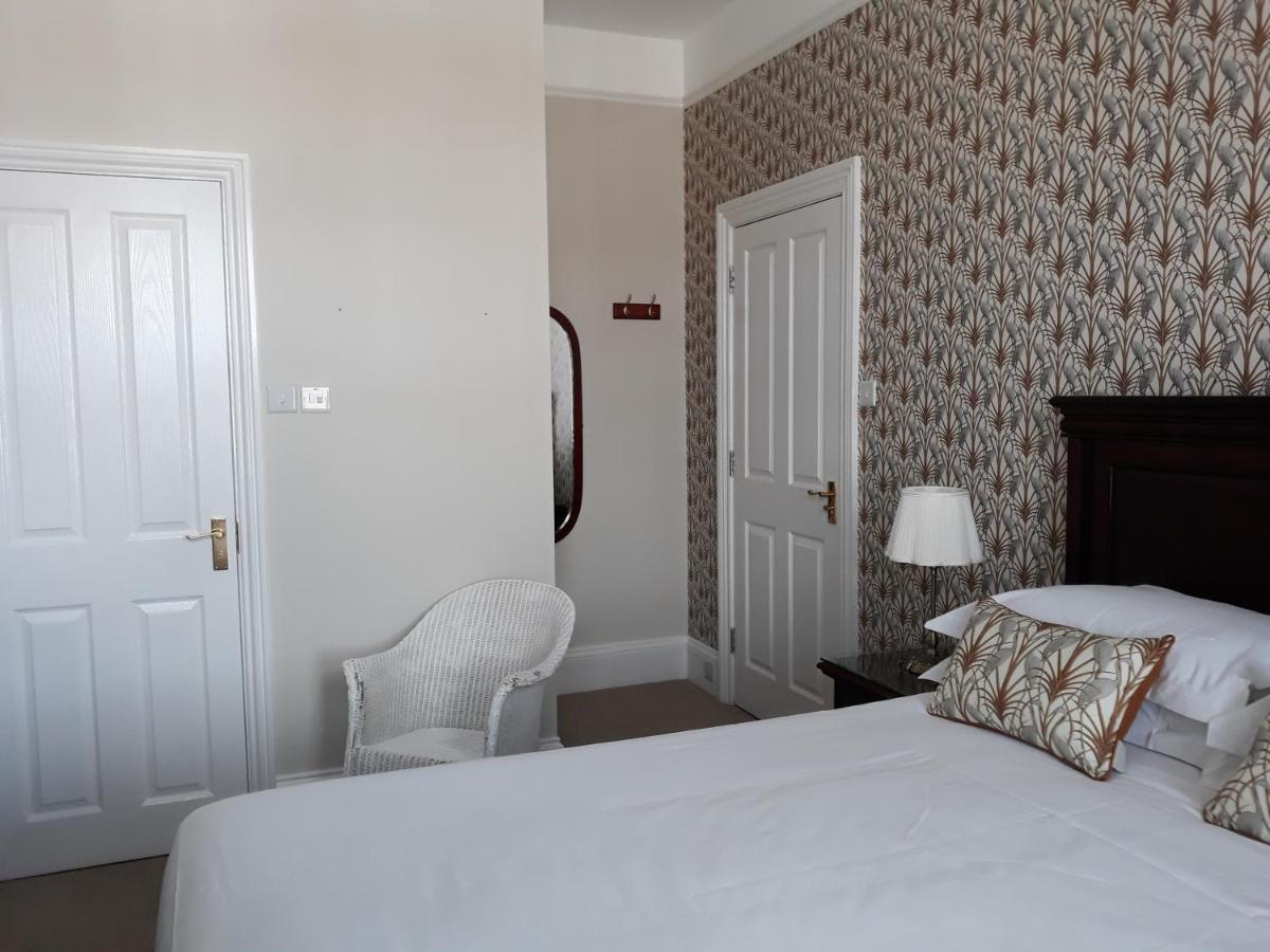 Breakers Bed And Breakfast Истборн Екстериор снимка