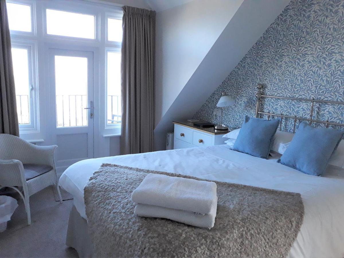 Breakers Bed And Breakfast Истборн Екстериор снимка