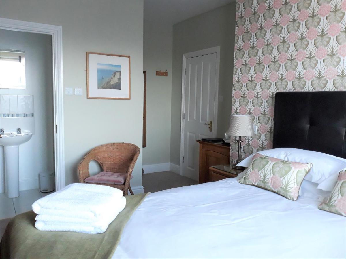 Breakers Bed And Breakfast Истборн Екстериор снимка