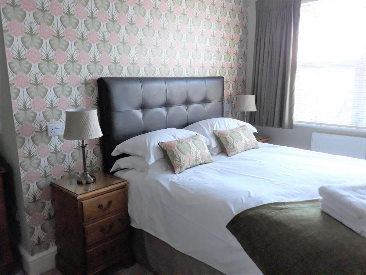 Breakers Bed And Breakfast Истборн Екстериор снимка