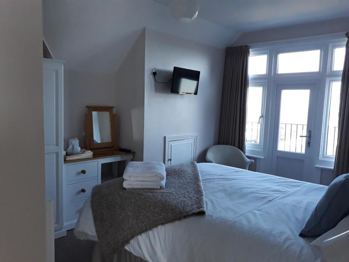 Breakers Bed And Breakfast Истборн Екстериор снимка