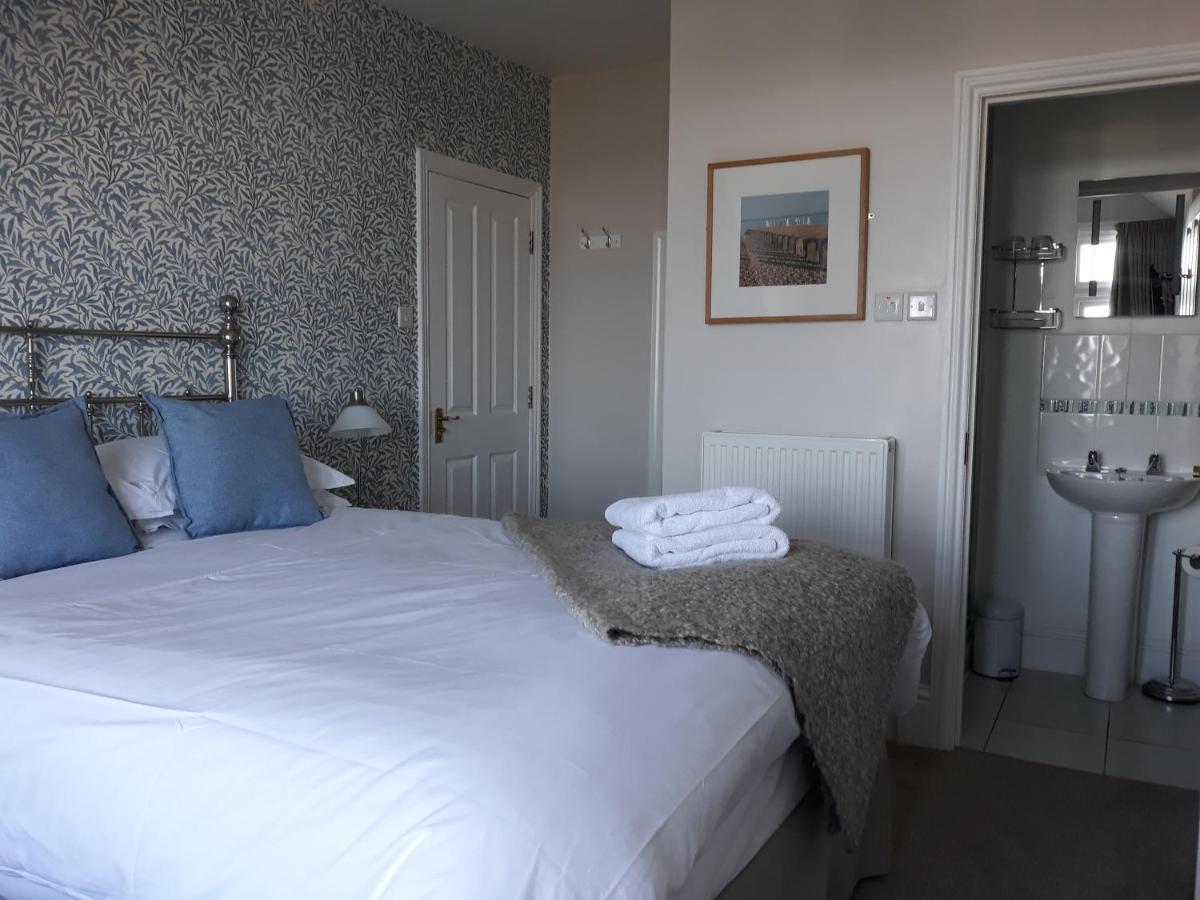 Breakers Bed And Breakfast Истборн Екстериор снимка