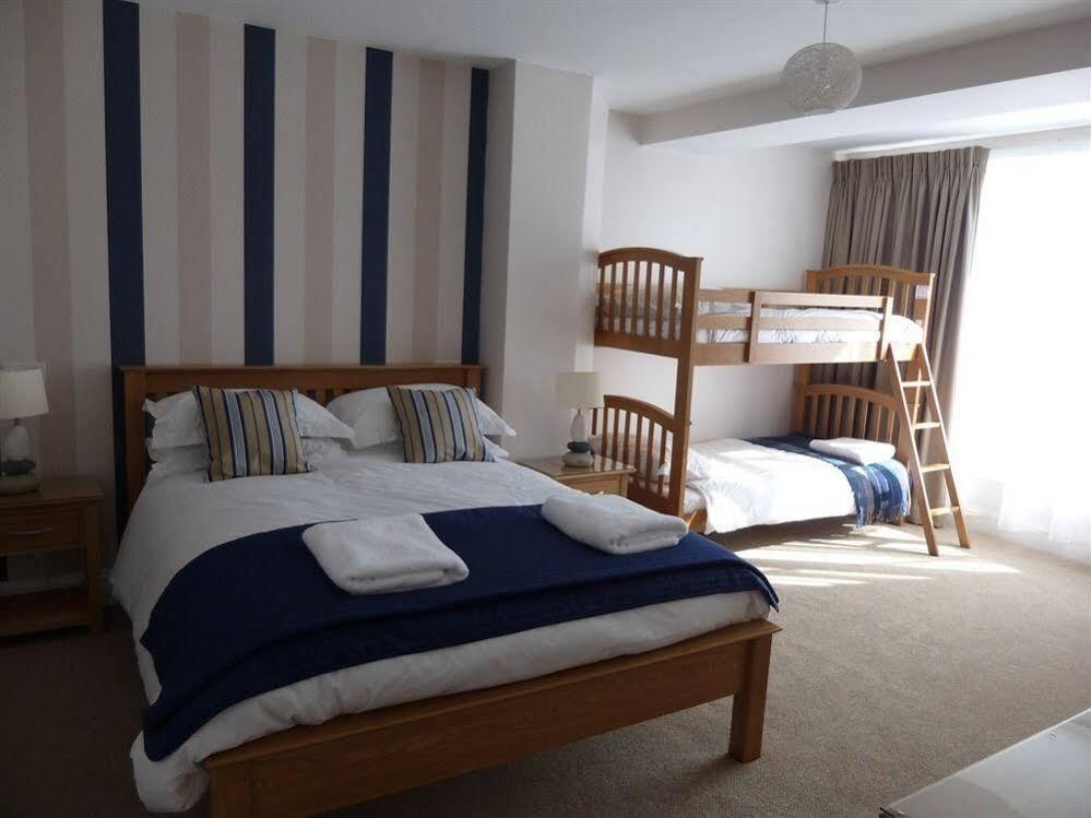Breakers Bed And Breakfast Истборн Екстериор снимка
